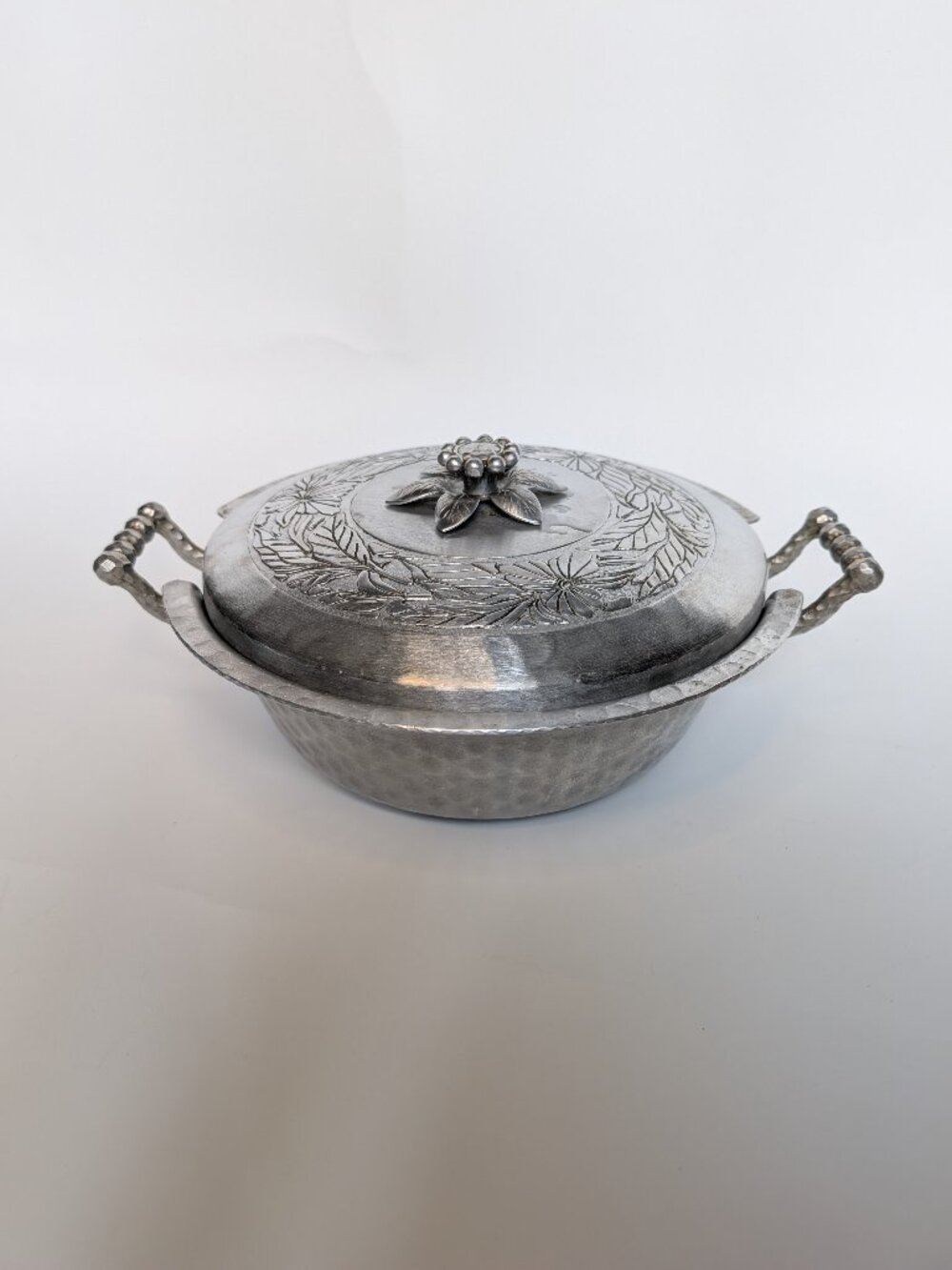 Vintage MCM Everlast Hammered Forged Aluminum 9" Casserole Dish With Lid